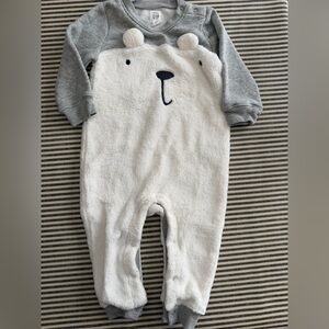 GAP Gray and Cream Bear Footie